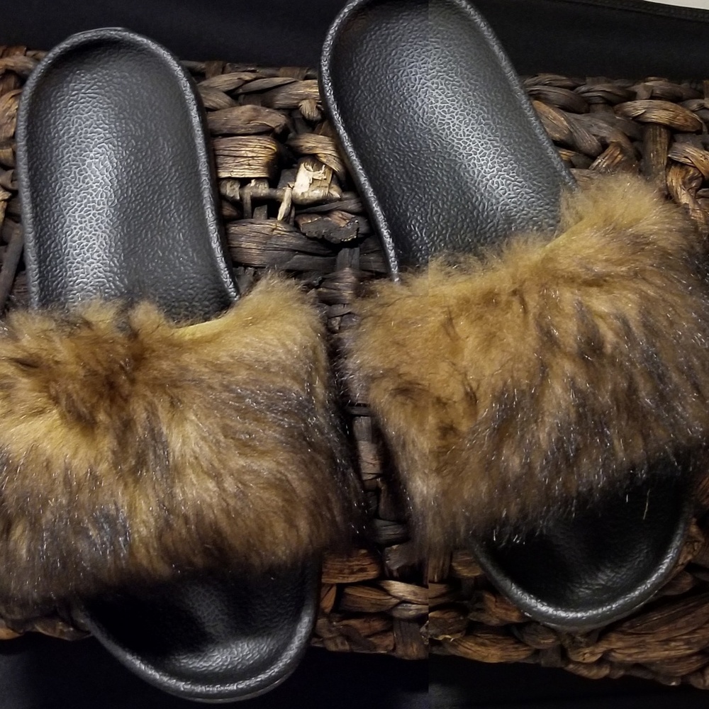 New UGG Royale Genuine Dyed Lamb Fur Slide Sandal